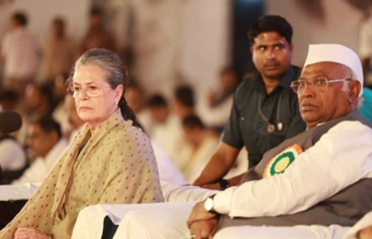 दिल्ली की सरकार का डीएनए ही गरीब विरोधी : मल्लिकार्जुन खड़गे दिल्ली की सरकार का डीएनए ही गरीब विरोधी : मल्लिकार्जुन खड़गे